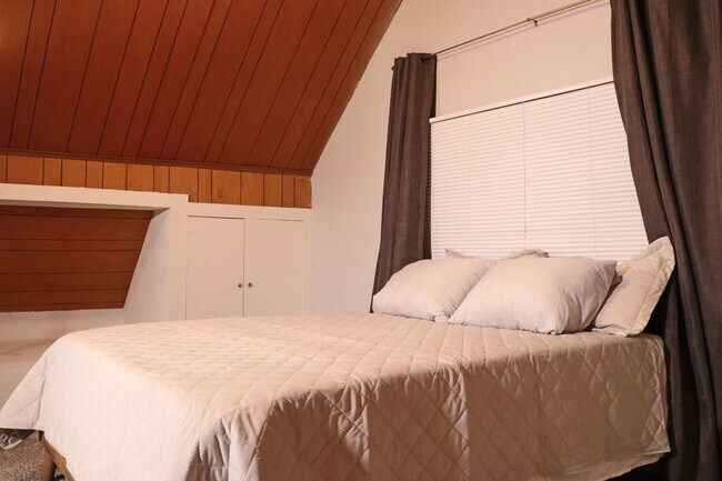 Building Photo - Comfy & Chic Council Bluffs Retreat - 2BR 1B