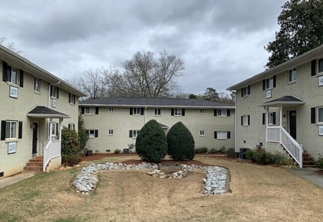 Building Photo - 2 bedroom/1 bath Condominium in a Gated Community