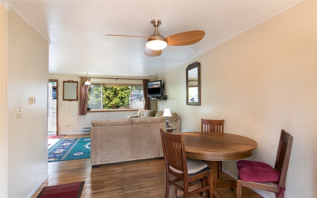 Living room and dining room: 400 sq.ft. - 18401 73rd Ave W