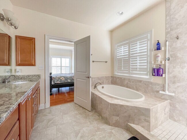 Building Photo - 6883 Birmingham Dr