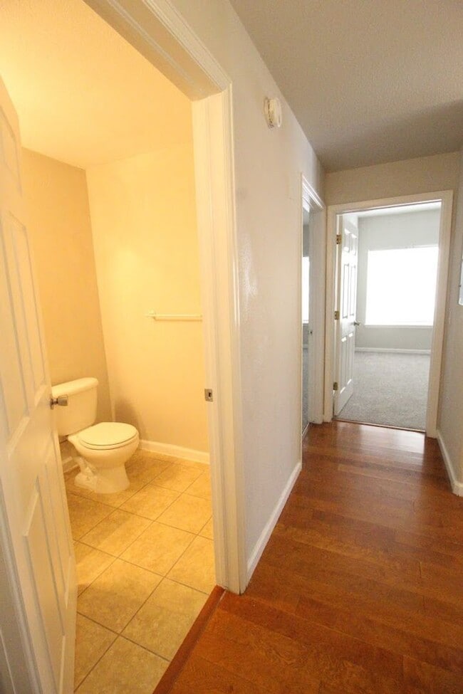 Building Photo - Long Realty & Property Management - 3 Bedroom Condo in Gated Community with Amenities