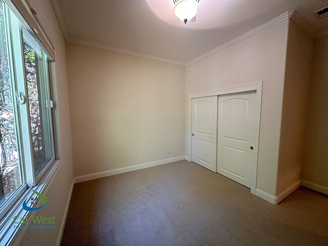 Building Photo - $7995 - Executive 4 bed, 3 full bath, Palo...