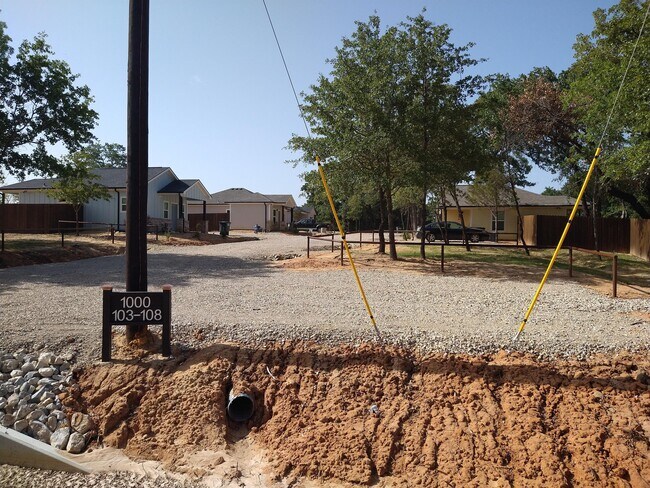 Building Photo - 1000 Wood Hollow Dr