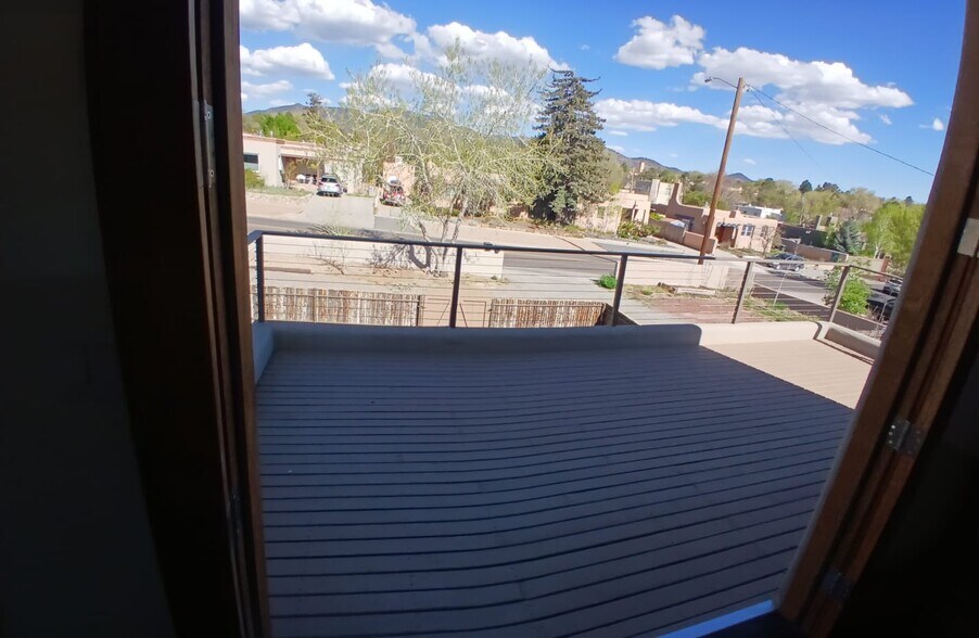 Building Photo - 1022 Don Diego Ave