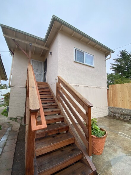 Building Photo - 2110 Wilton Dr