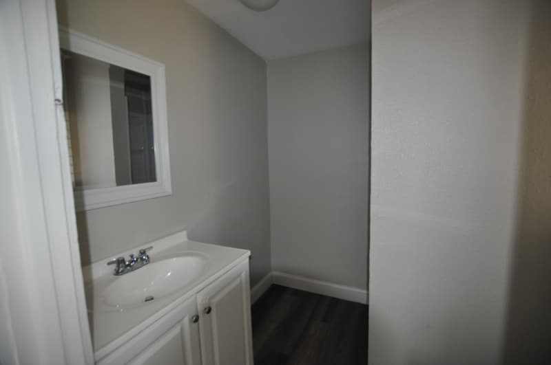 Building Photo - 914 23rd St W
