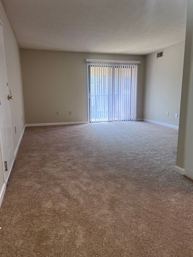 Building Photo - bg1024