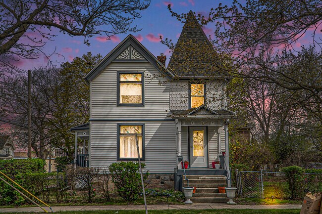 Building Photo - 218 Woodward St
