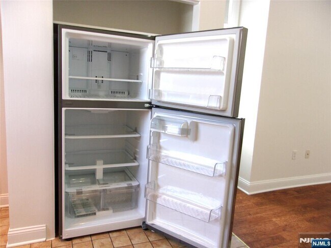 Building Photo - 1 Hawthorne Ave