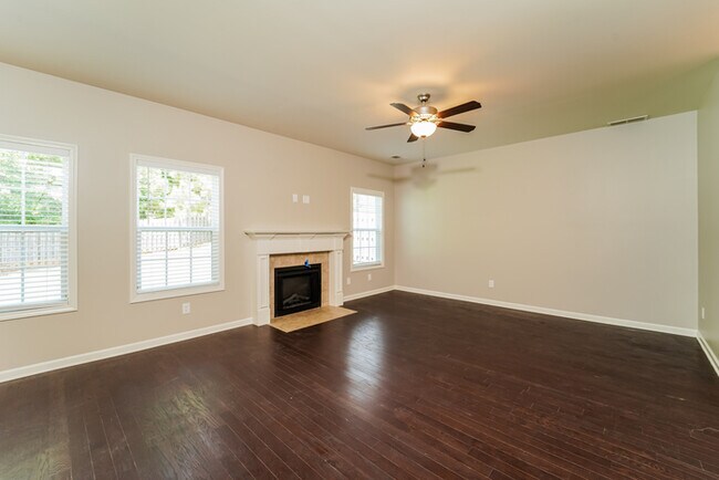 Building Photo - 126 St Charles Pl