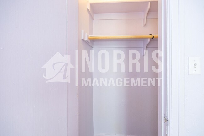 Building Photo - Adorable Private One Bedroom, One Bathroom...