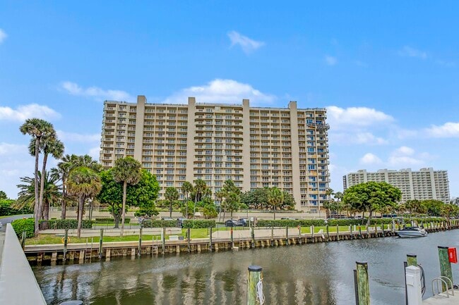 Building Photo - 4301 N Ocean Blvd