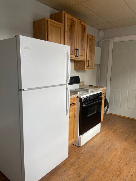 Building Photo - 432 E 7th St