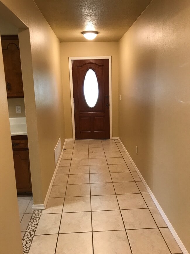 Building Photo - 5222 Clearwater Ct