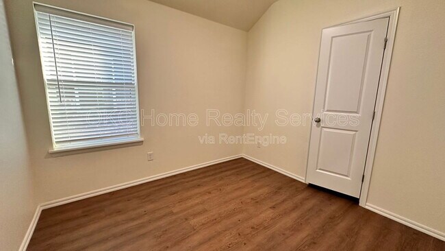 Building Photo - 11417 N University Ave