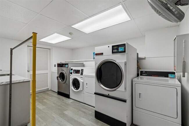 Building Photo - 3325 Bayshore Blvd