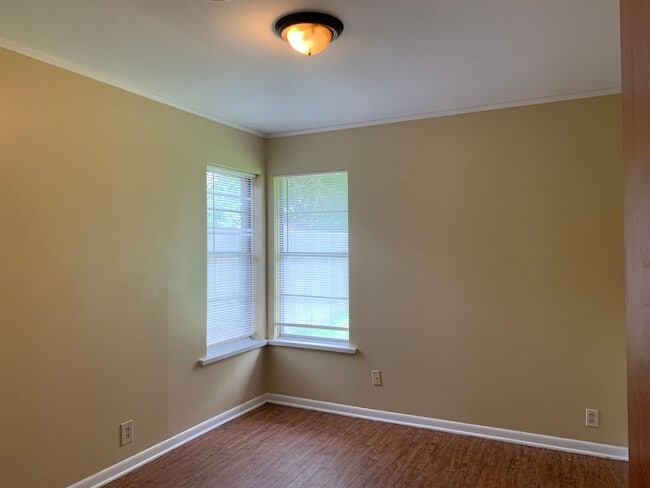 Building Photo - 4009 Bahama Dr