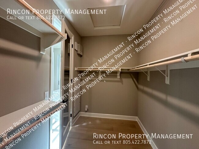 Building Photo - ROOM IN LARGE HOUSE FOR RENT!!! Bathroom a...