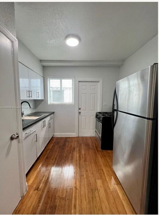 Building Photo - 7315 Carlyle Ave