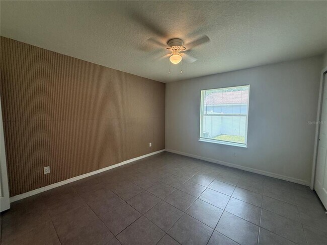 Building Photo - 350 W Ct St