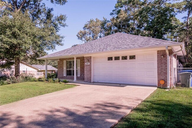 Building Photo - 203 Pine Valley