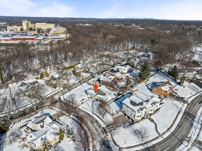 Building Photo - 446 Roedel Plz