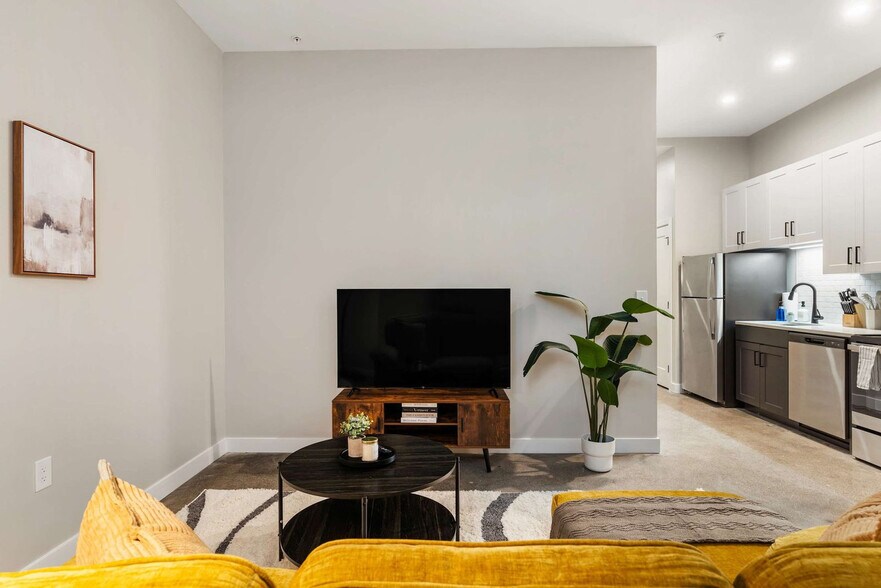 Building Photo - 205 W 4th St