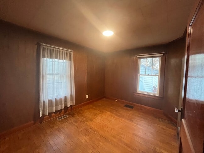 Building Photo - 976 Woodlawn Ave