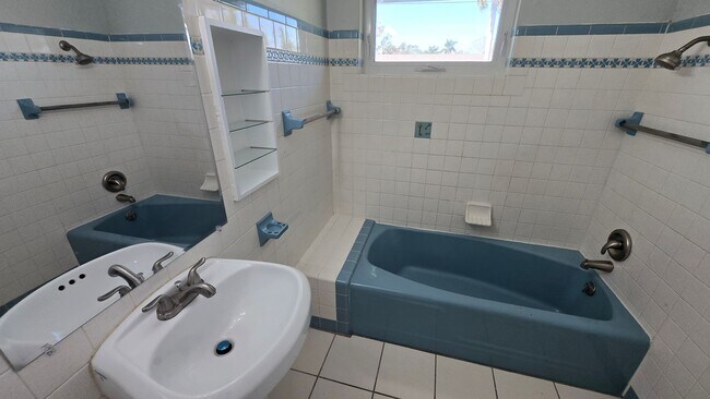 Building Photo - Four Bedroom Pool Home - Second Floor View of Manatee River