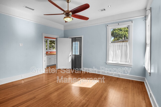 Building Photo - 1206 E 48th St