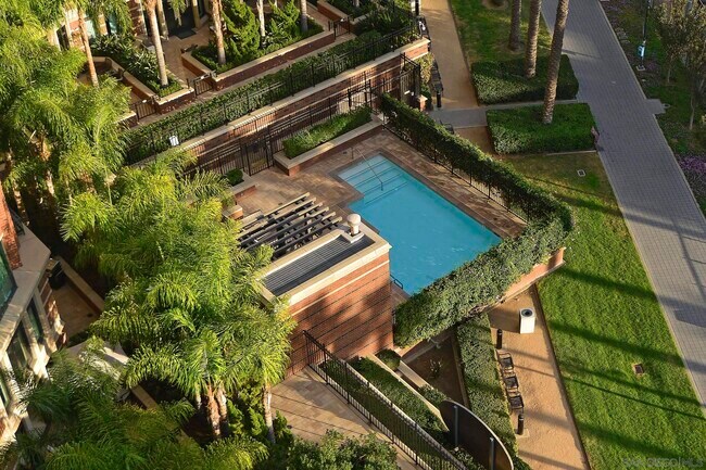 Building Photo - 500 W Harbor Dr