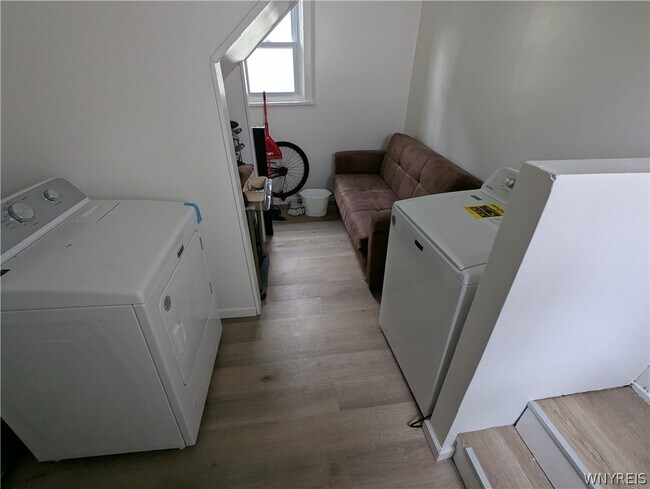 Building Photo - 102 17th St