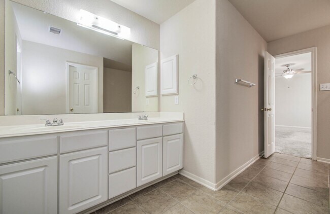 Building Photo - 23714 Legacy Oak St