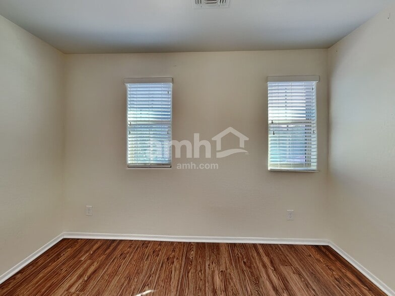 Building Photo - 12119 W Range Mule Dr