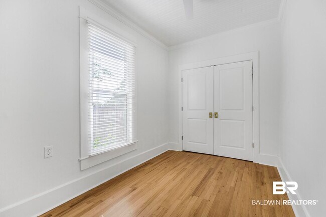 Building Photo - 217 S Mobile St