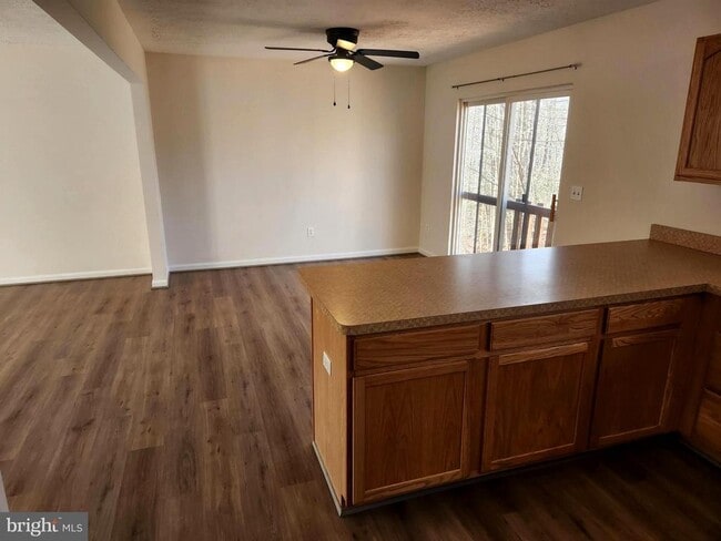 Building Photo - 37130 Mowry Ln