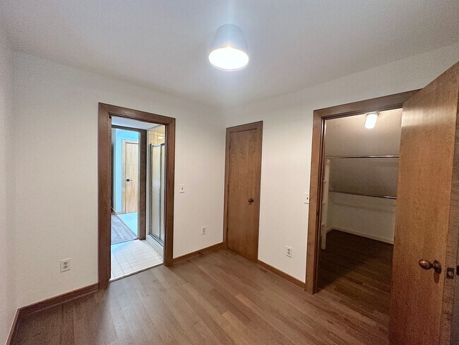 Building Photo - This Home is a Hole in One!