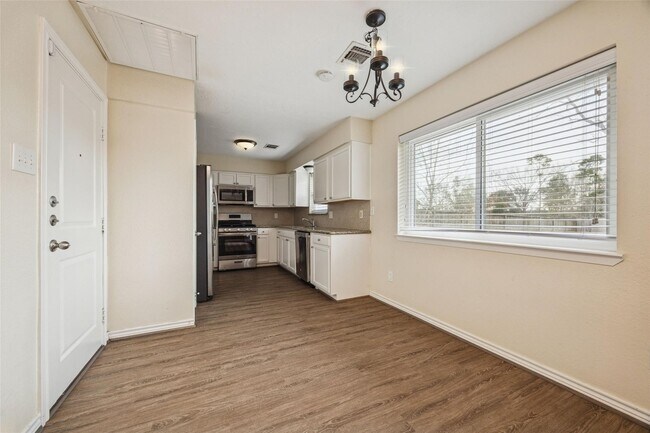 Building Photo - 103 Brigadoon Ln