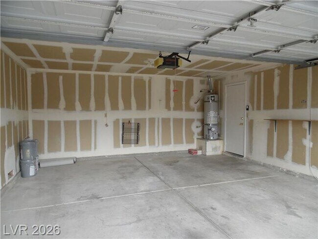 Building Photo - ONE STORY - 2 BEDROOM WITH 2 CAR GARAGE