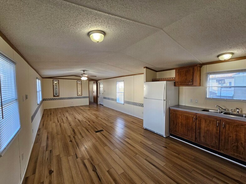 Building Photo - 243 Maverick Ln