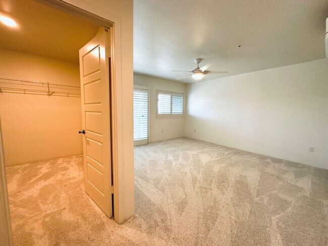 Building Photo - 3 Bedroom, 2.5 Bathroom with 1 Enclosed Pa...
