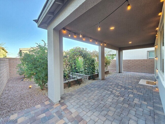 Building Photo - 4160 Elegant Chateau St