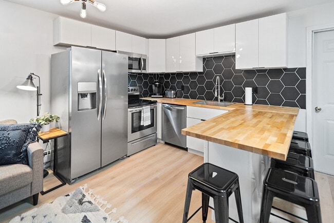 Building Photo - 654 Coddington Rd