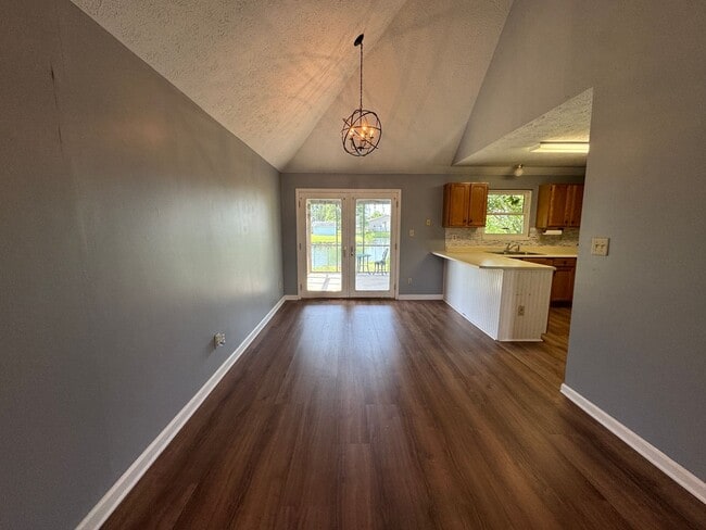 Building Photo - 1049 Mustang Ct