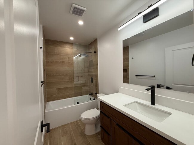 Building Photo - Newly Renovated 4 Bedroom Residence in La Jolla