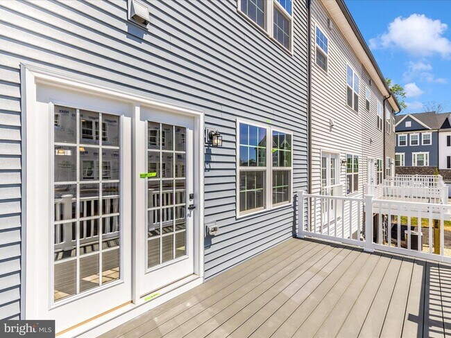 Building Photo - 353 Marquis St