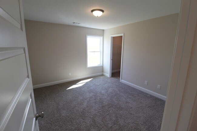 Building Photo - 6083 Forest Dr