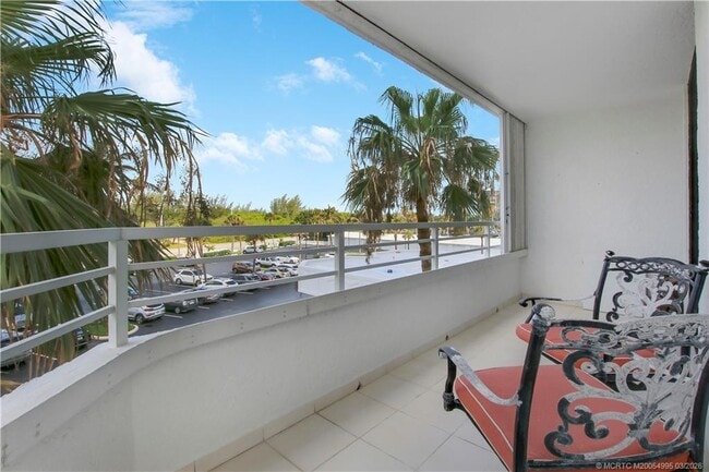 Building Photo - 9950 S Ocean Dr