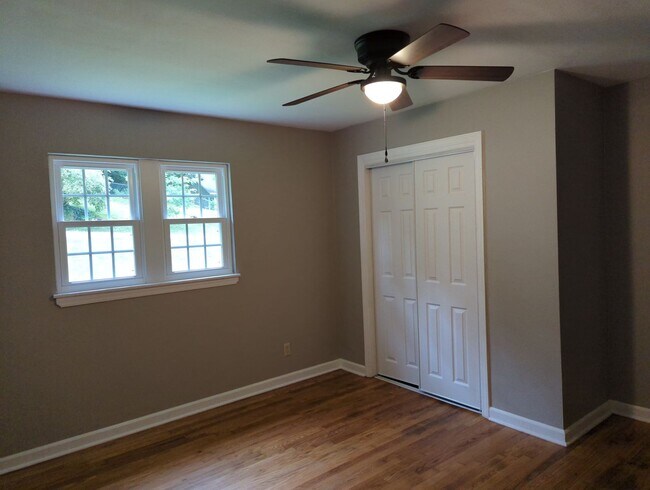 Building Photo - 3415 Hartford Dr