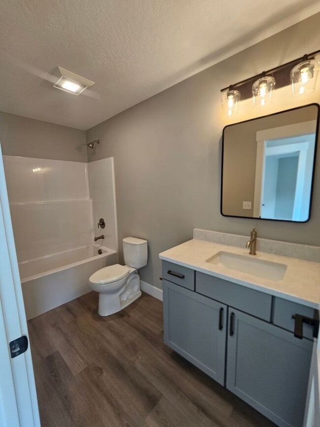 Building Photo - Brand New Townhome